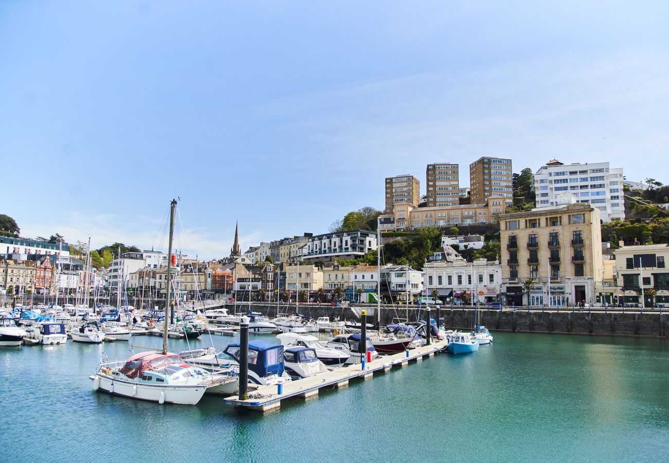 Apartment in Torquay - Harbour Breeze - on Harbour with hot tub
