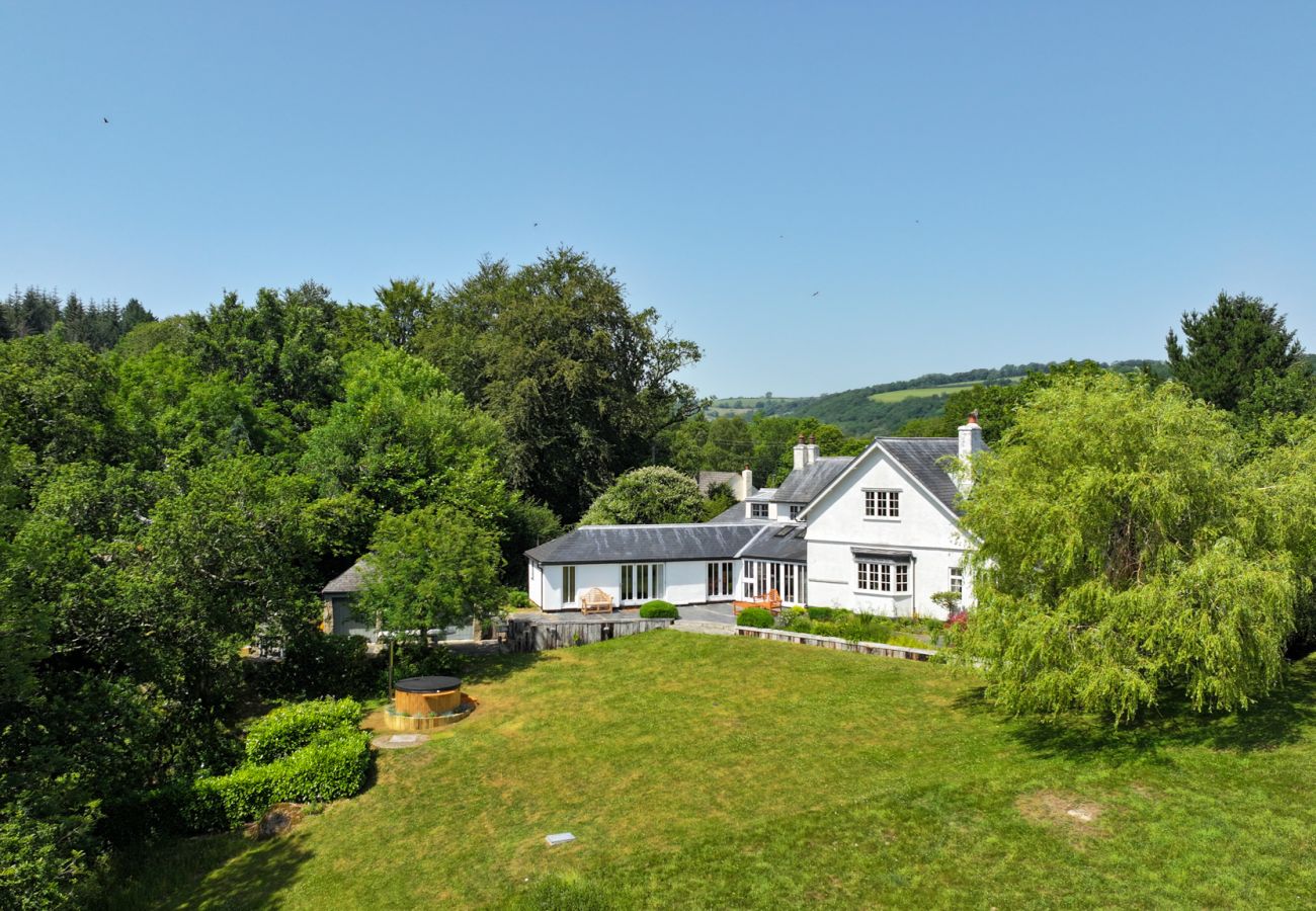 House in Lustleigh - Higher Mapstone – Luxury Dartmoor Retreat with Hot Tub, Speactular Views and Games Barn