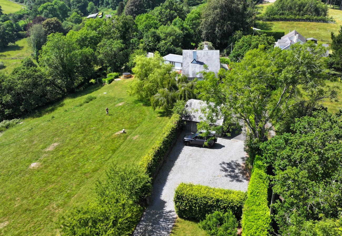 House in Lustleigh - Higher Mapstone – Luxury Dartmoor Retreat with Hot Tub, Speactular Views and Games Barn