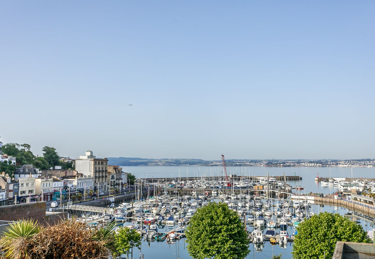 Apartment in Torquay - Sovereign House - Chic and near Harbour, parking