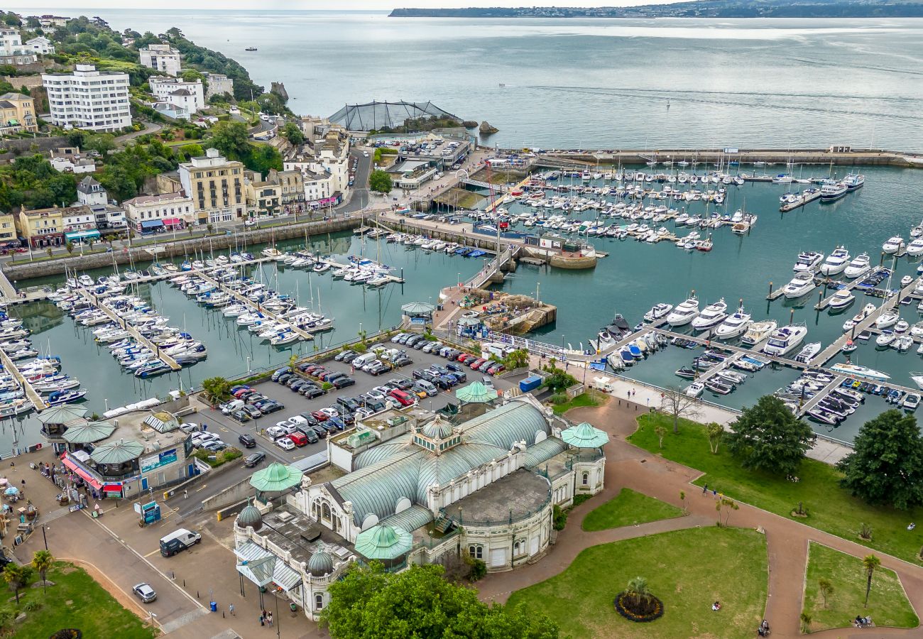 Apartment in Torquay - Sovereign House - Chic and near Harbour, parking