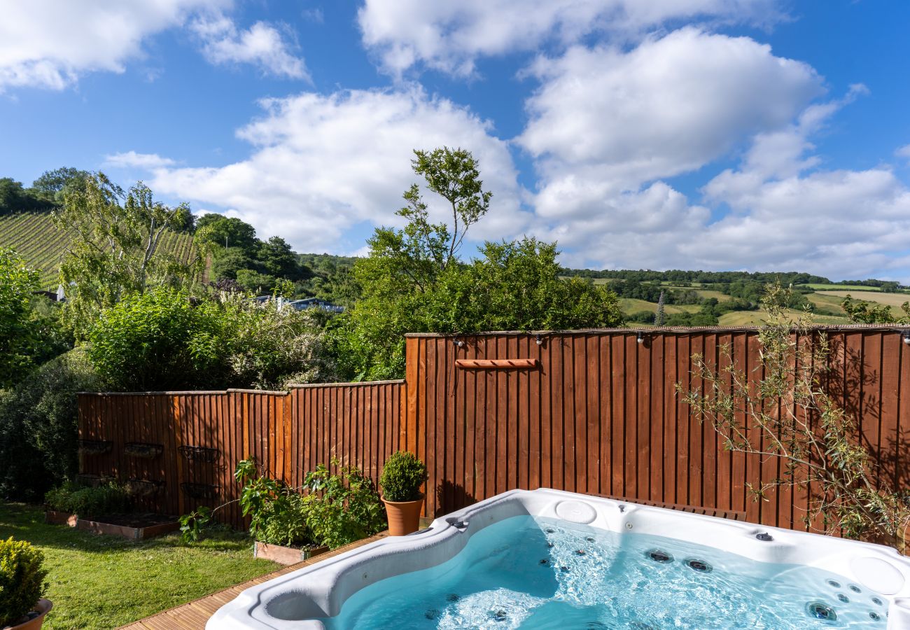 Cottage in Bishopsteignton - Haldon View - Characterful, country views, hot tub