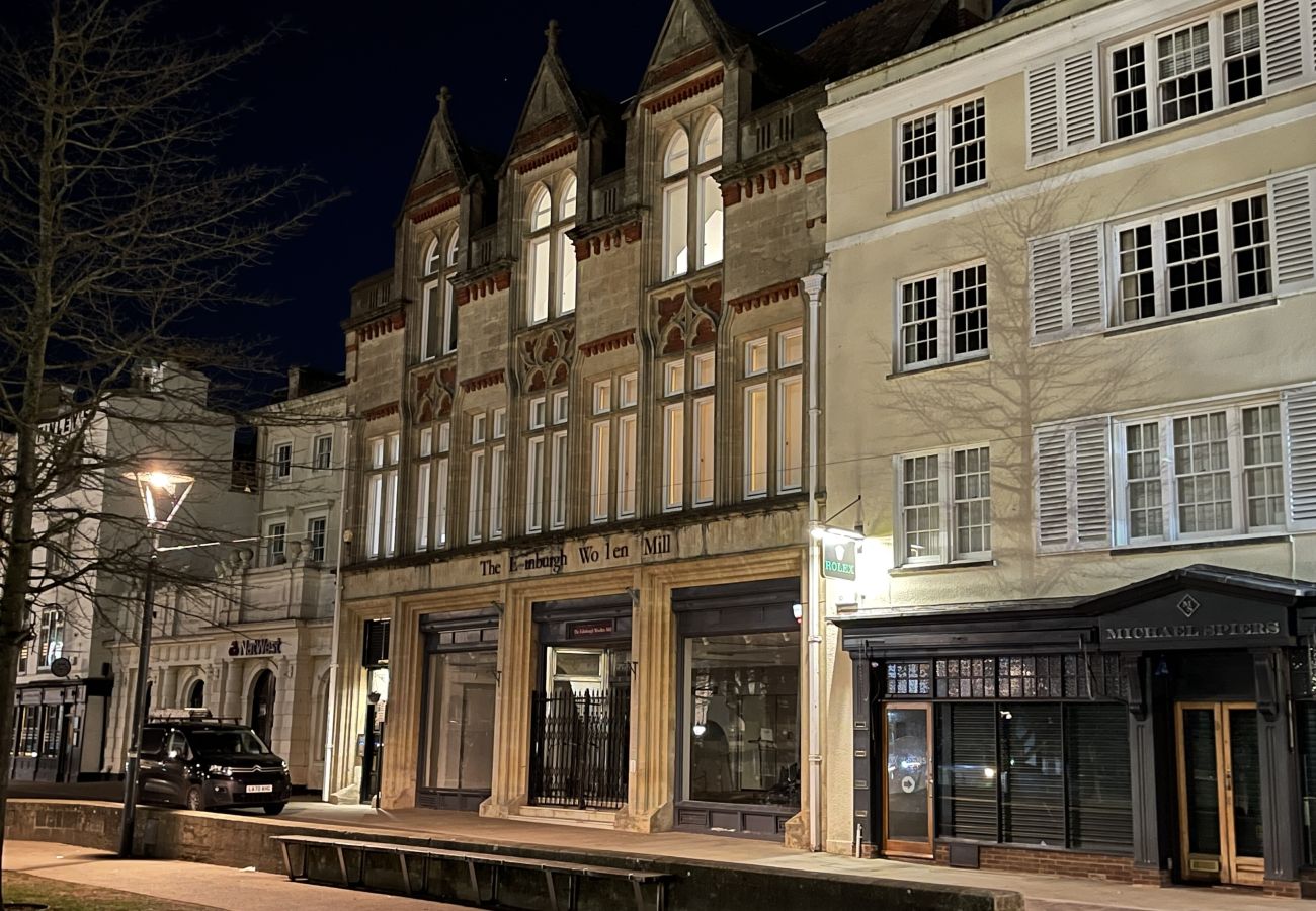 Apartment in Exeter - Cathedral Yard - Art deco luxury, city centre