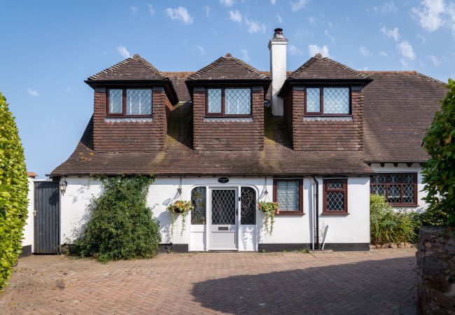 House in Paignton - The Spinney - Large home with hot tub, gym, amazing sea views House in Paignton - The Spinney - Large home with hot tub, gym, amazing sea views