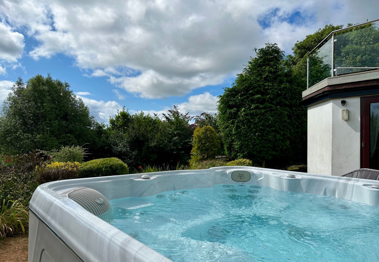 House in Paignton - The Spinney - Large home with hot tub, gym, amazing sea views