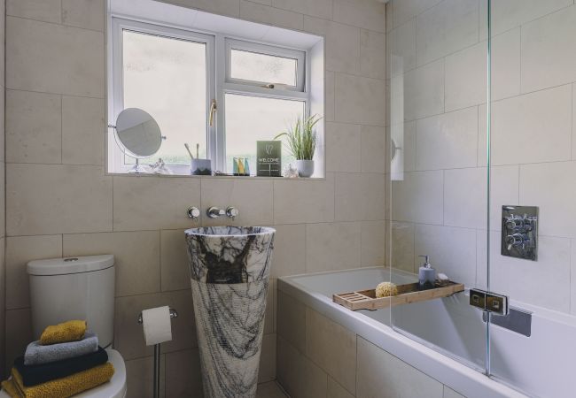 House in Bishopsteignton - The Curlews - Waterside, boutique home with 10 person spa House in Bishopsteignton - The Curlews - Waterside, boutique home with 10 person spa