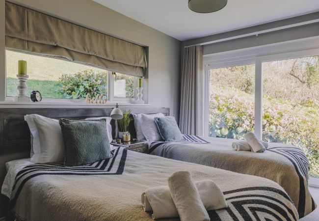 House in Bishopsteignton - The Curlews - Waterside, boutique home with 10 person spa House in Bishopsteignton - The Curlews - Waterside, boutique home with 10 person spa