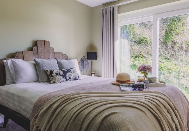 House in Bishopsteignton - The Curlews - Waterside, boutique home with 10 person spa House in Bishopsteignton - The Curlews - Waterside, boutique home with 10 person spa