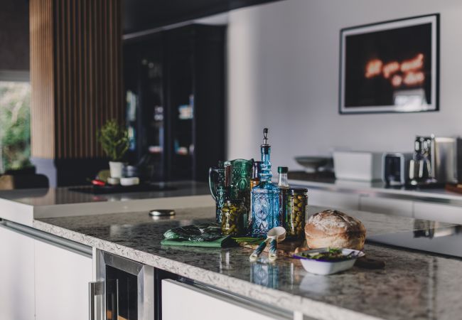 House in Bishopsteignton - The Curlews - Waterside, boutique home with 10 person spa House in Bishopsteignton - The Curlews - Waterside, boutique home with 10 person spa