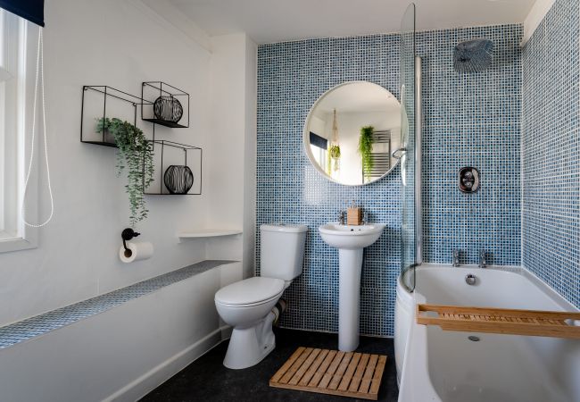 Apartment in Teignmouth - The Crab Shack - directly on beach, private balconies Apartment in Teignmouth - The Crab Shack - directly on beach, private balconies