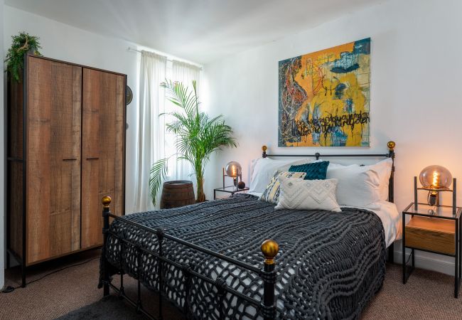 Apartment in Teignmouth - The Crab Shack - directly on beach, private balconies Apartment in Teignmouth - The Crab Shack - directly on beach, private balconies