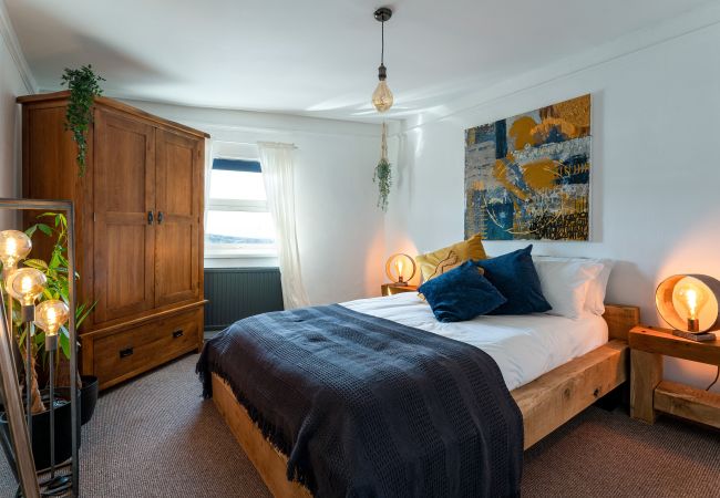 Apartment in Teignmouth - The Crab Shack - directly on beach, private balconies Apartment in Teignmouth - The Crab Shack - directly on beach, private balconies