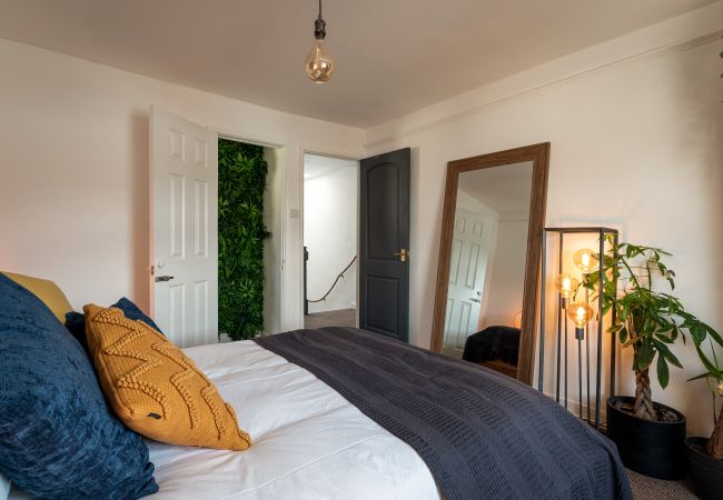 Apartment in Teignmouth - The Crab Shack - directly on beach, private balconies Apartment in Teignmouth - The Crab Shack - directly on beach, private balconies