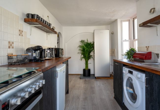 Apartment in Teignmouth - The Crab Shack - directly on beach, private balconies Apartment in Teignmouth - The Crab Shack - directly on beach, private balconies