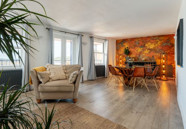 Apartment in Teignmouth - The Crab Shack - directly on beach, private balconies Apartment in Teignmouth - The Crab Shack - directly on beach, private balconies