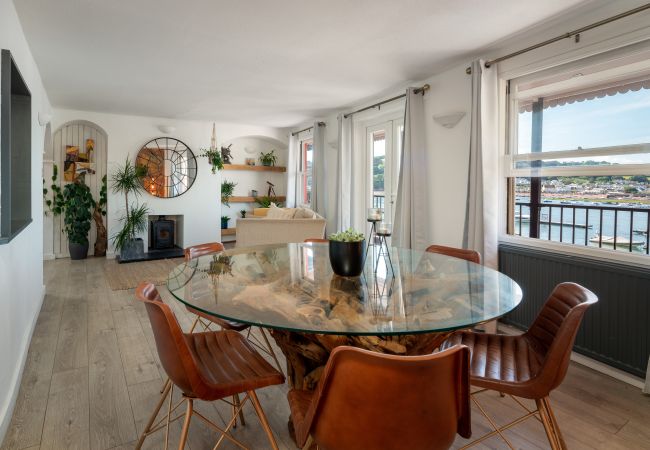 Apartment in Teignmouth - The Crab Shack - directly on beach, private balconies Apartment in Teignmouth - The Crab Shack - directly on beach, private balconies
