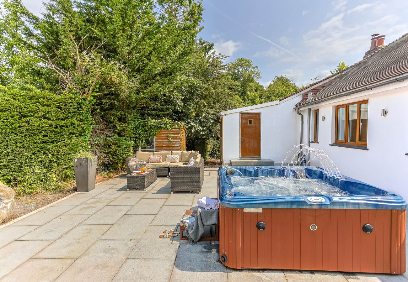 House in Maidencombe - Bramblewood - cosy chic, hot tub, close to beach