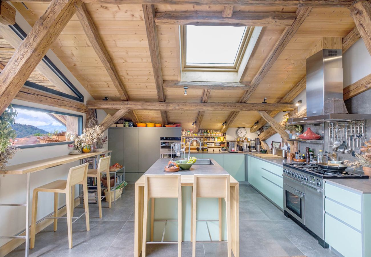 Chalet in Servoz - Le Mont, Calm Retreat 10 mins to Chamonix. Chamonix Holidays