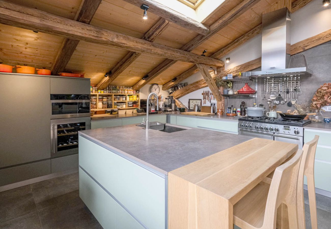 Chalet in Servoz - Le Mont, Calm Retreat 10 mins to Chamonix. Chamonix Holidays