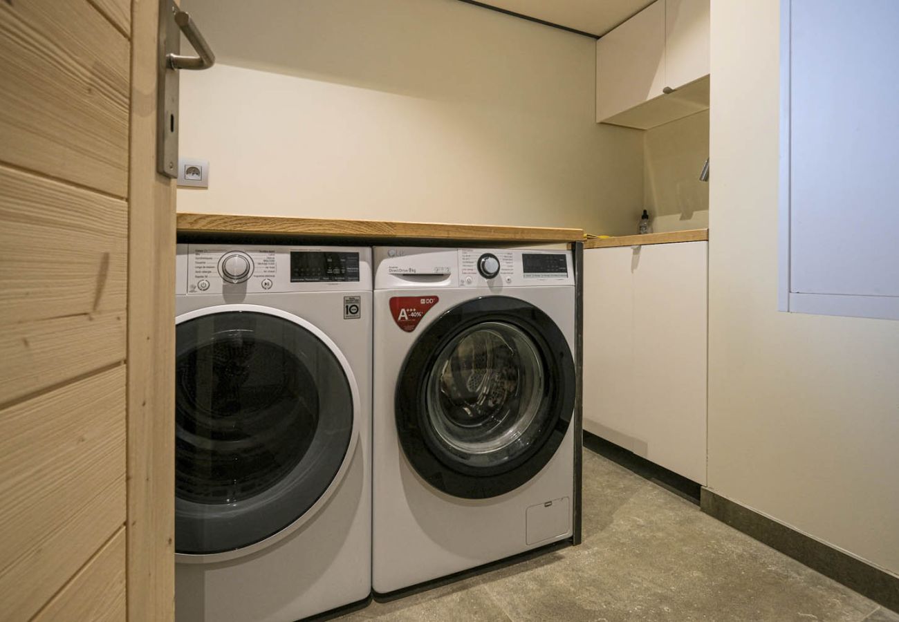 Chalet in Servoz - Le Mont, Calm Retreat 10 mins to Chamonix. Chamonix Holidays