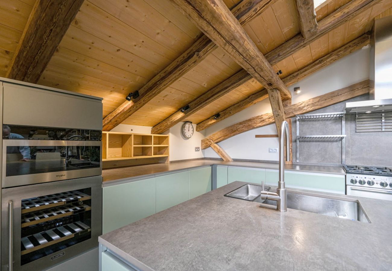 Chalet in Servoz - Le Mont, Calm Retreat 10 mins to Chamonix. Chamonix Holidays