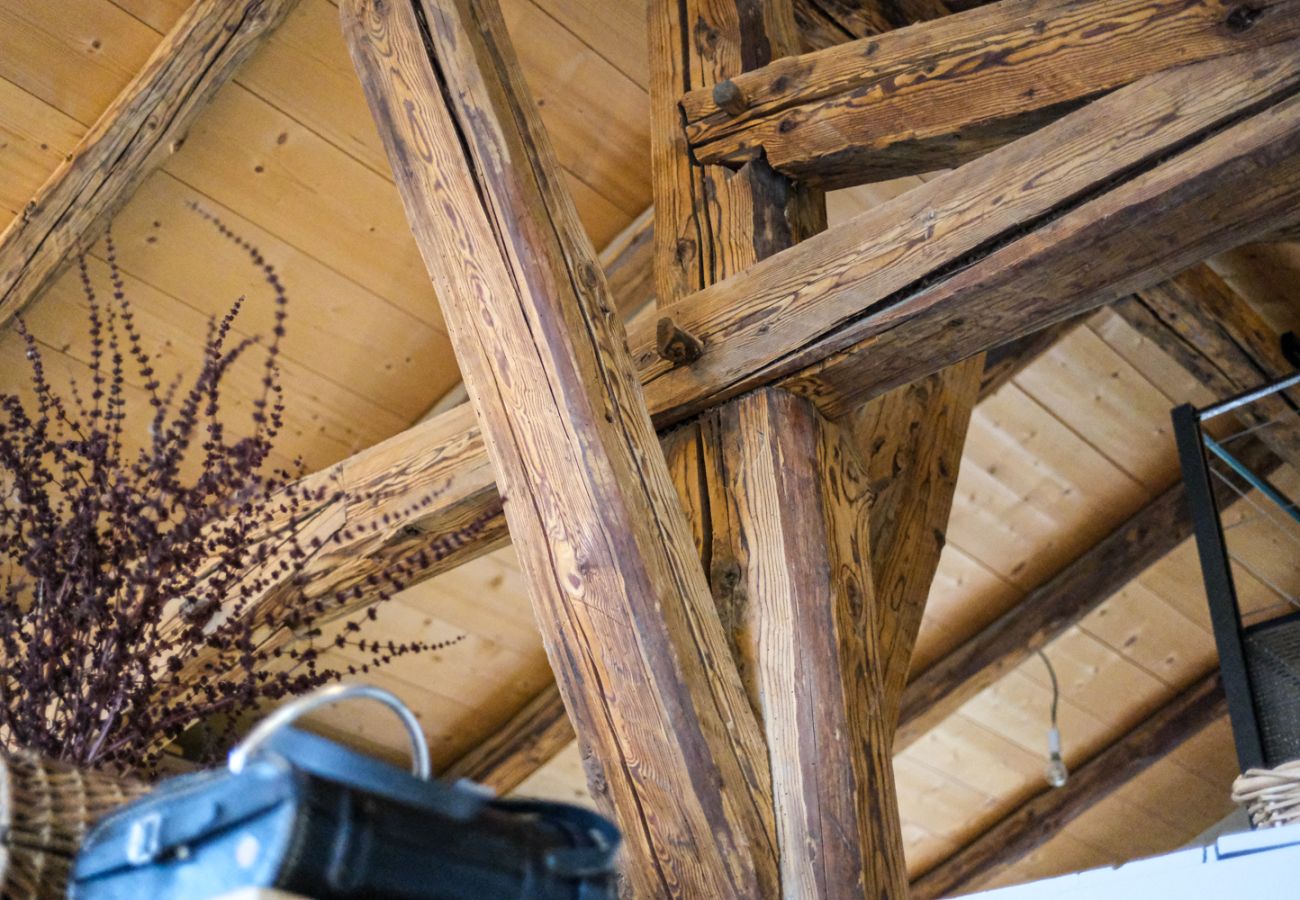 Chalet in Servoz - Le Mont, Calm Retreat 10 mins to Chamonix. Chamonix Holidays