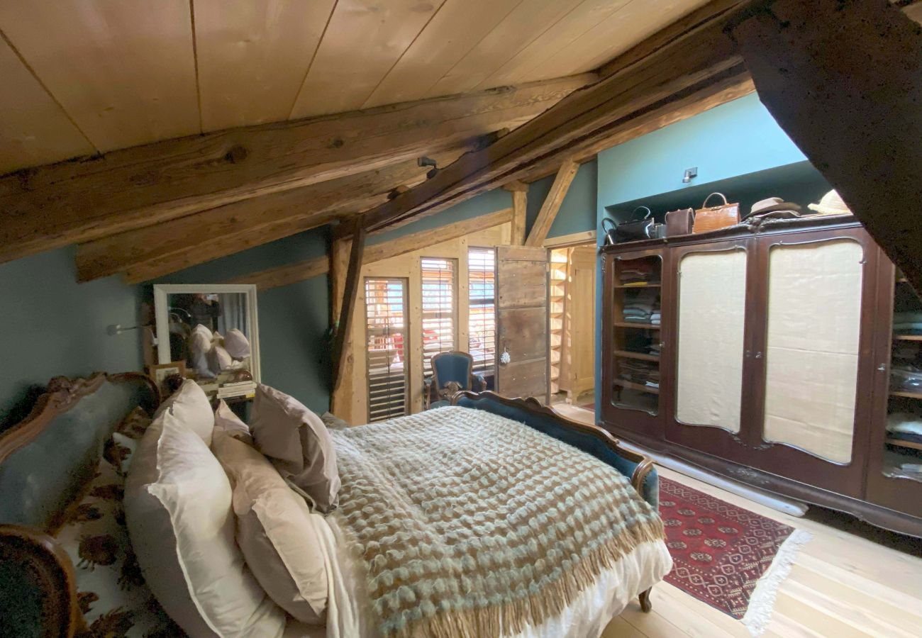 Chalet in Servoz - Le Mont, Calm Retreat 10 mins to Chamonix. Chamonix Holidays