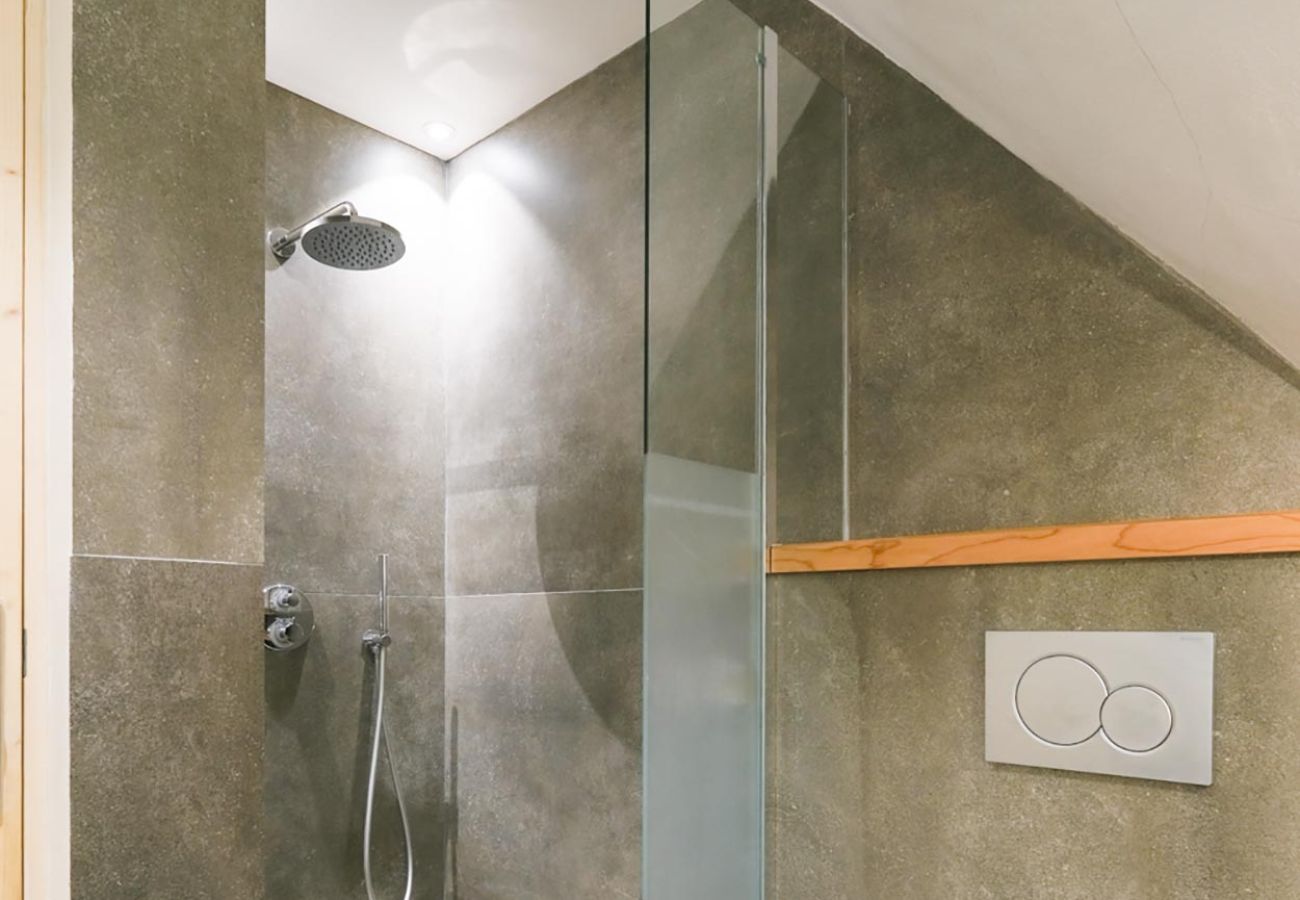 Chalet in Servoz - Le Mont, Calm Retreat 10 mins to Chamonix. Chamonix Holidays