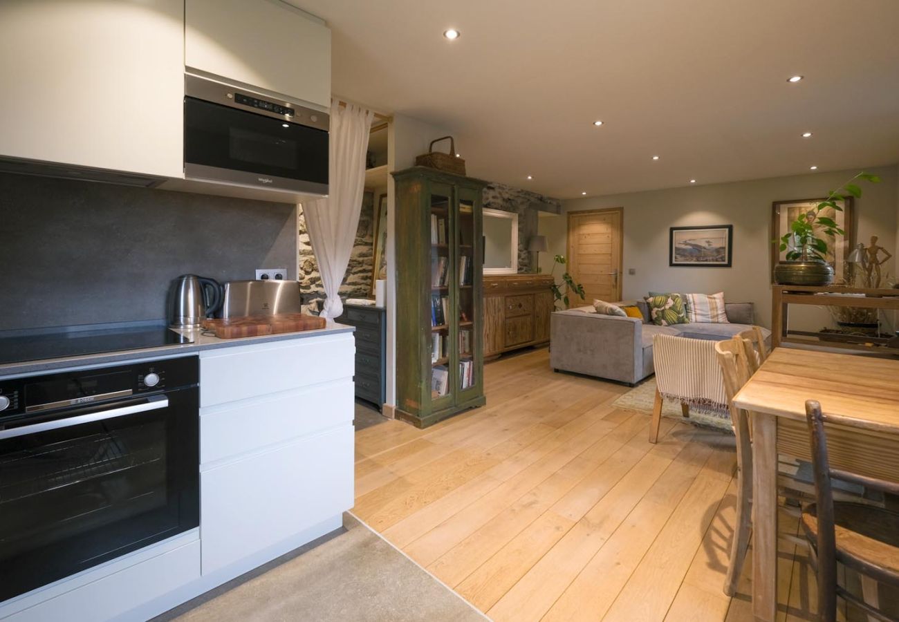 Chalet in Servoz - Le Mont, Calm Retreat 10 mins to Chamonix. Chamonix Holidays