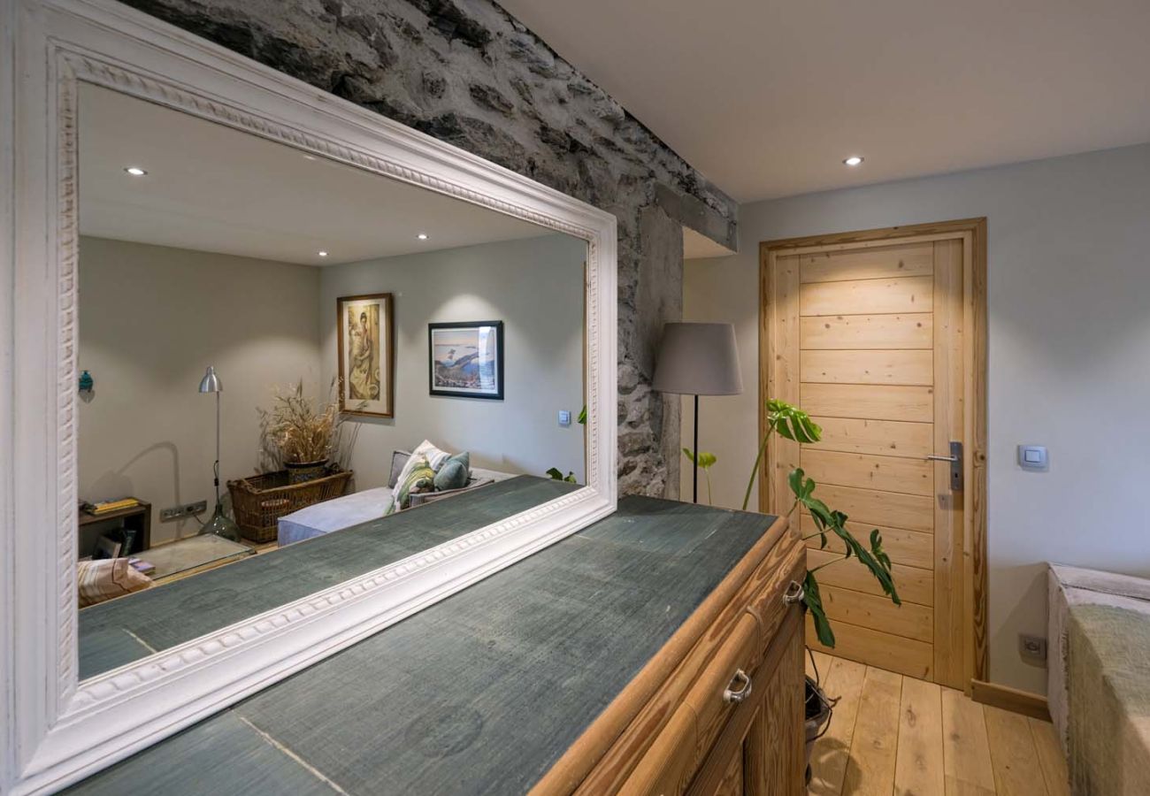 Chalet in Servoz - Le Mont, Calm Retreat 10 mins to Chamonix. Chamonix Holidays