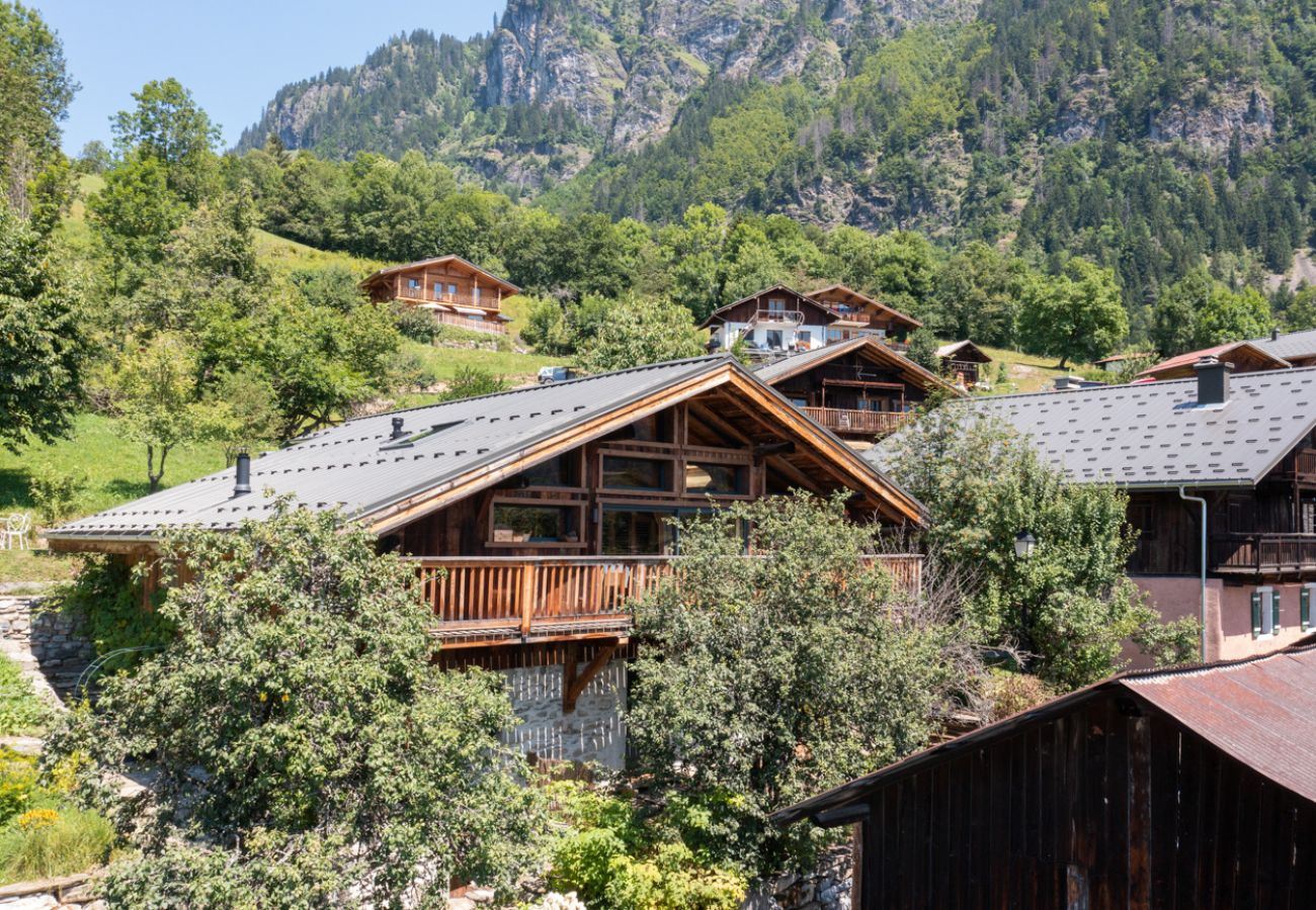 Chalet in Servoz - Le Mont, Calm Retreat 10 mins to Chamonix. Chamonix Holidays