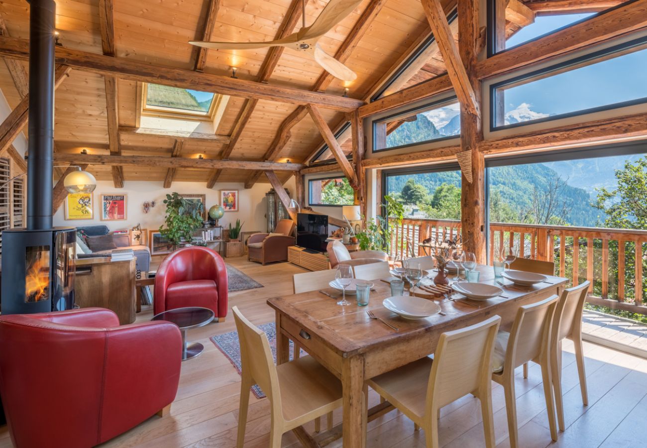 Chalet in Servoz - Le Mont, Calm Retreat 10 mins to Chamonix. Chamonix Holidays