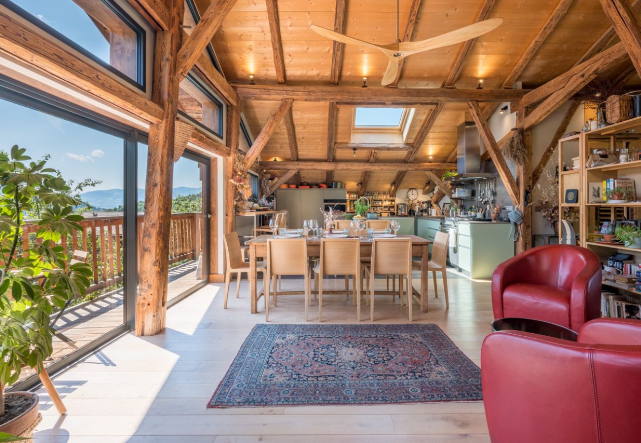 Chalet in Servoz - Le Mont, Calm Retreat 10 mins to Chamonix. Chamonix Holidays