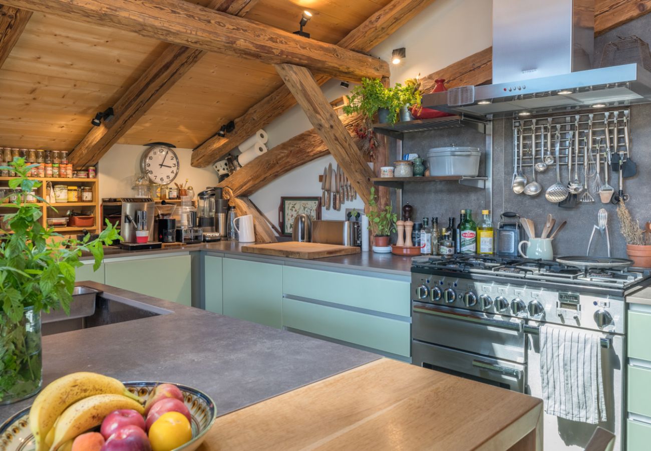 Chalet in Servoz - Le Mont, Calm Retreat 10 mins to Chamonix. Chamonix Holidays