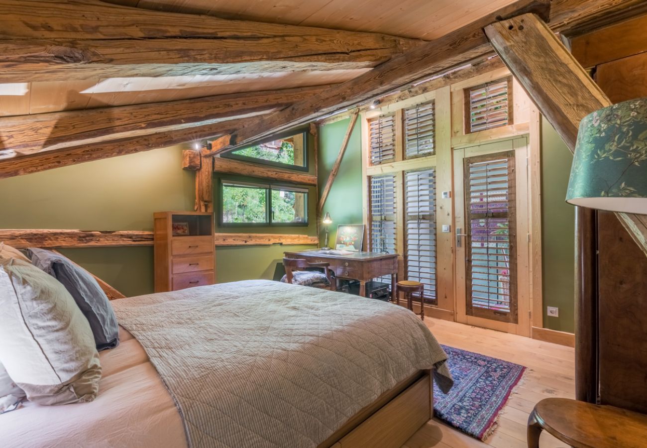 Chalet in Servoz - Le Mont, Calm Retreat 10 mins to Chamonix. Chamonix Holidays