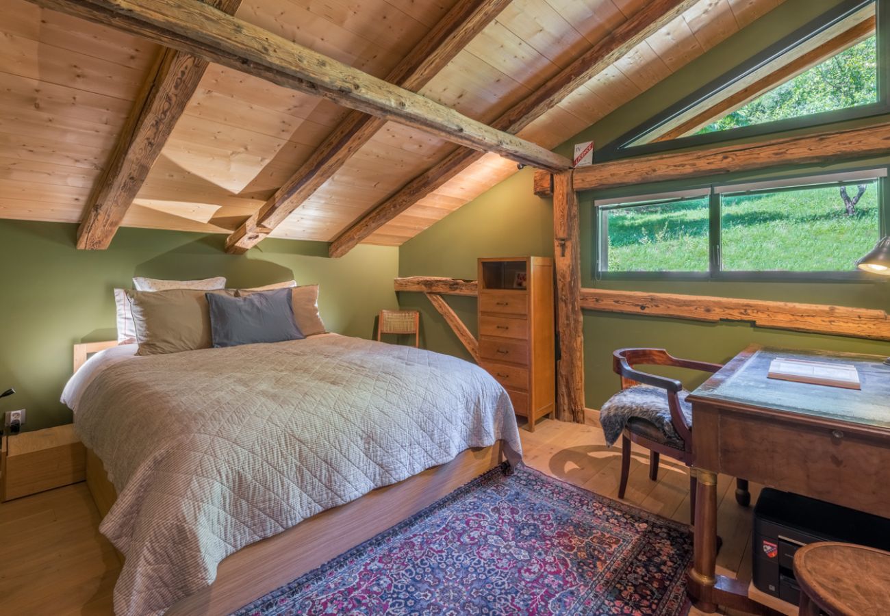 Chalet in Servoz - Le Mont, Calm Retreat 10 mins to Chamonix. Chamonix Holidays