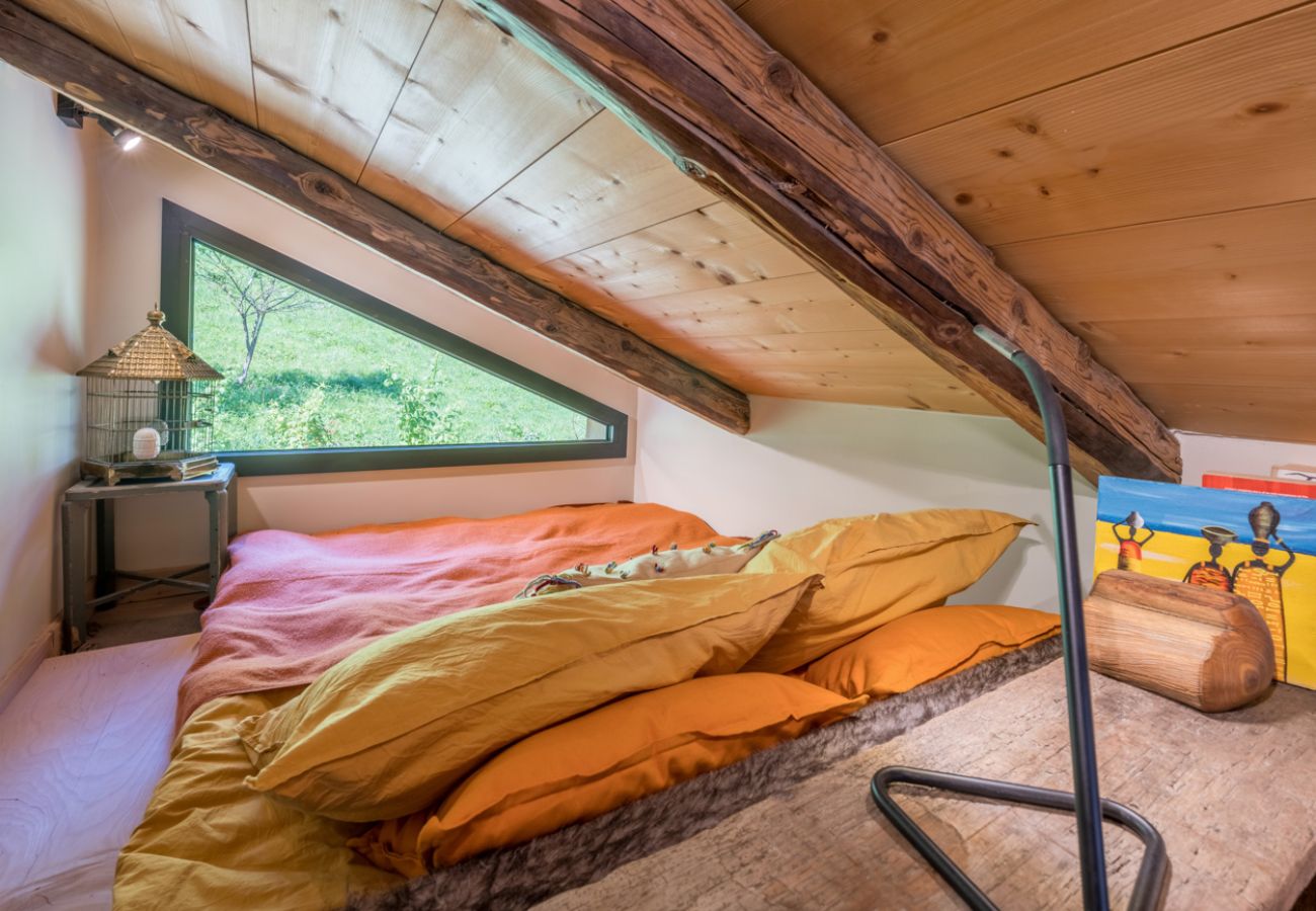 Chalet in Servoz - Le Mont, Calm Retreat 10 mins to Chamonix. Chamonix Holidays