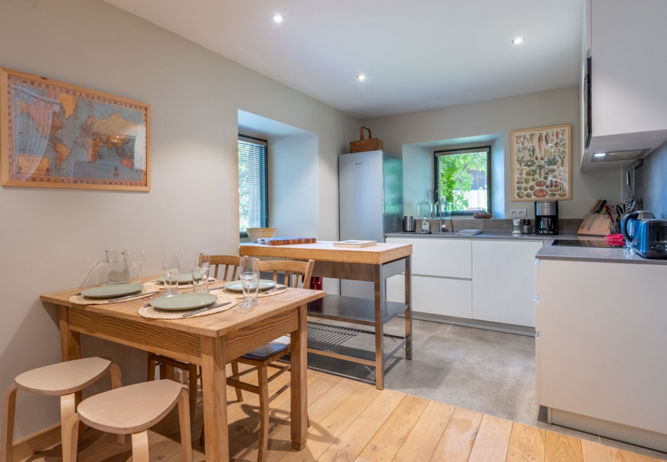 Chalet in Servoz - Le Mont, Calm Retreat 10 mins to Chamonix. Chamonix Holidays