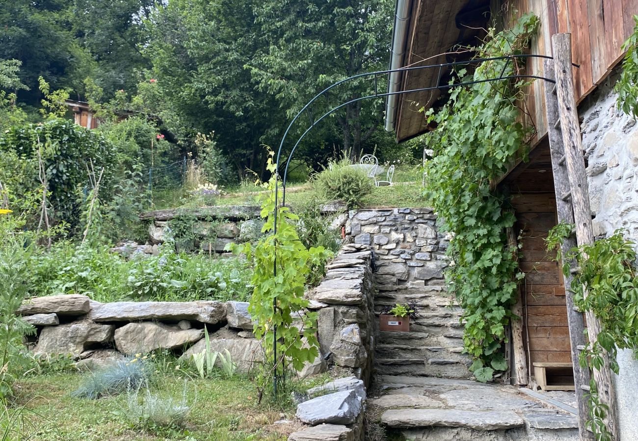 Chalet in Servoz - Le Mont, Calm Retreat 10 mins to Chamonix. Chamonix Holidays