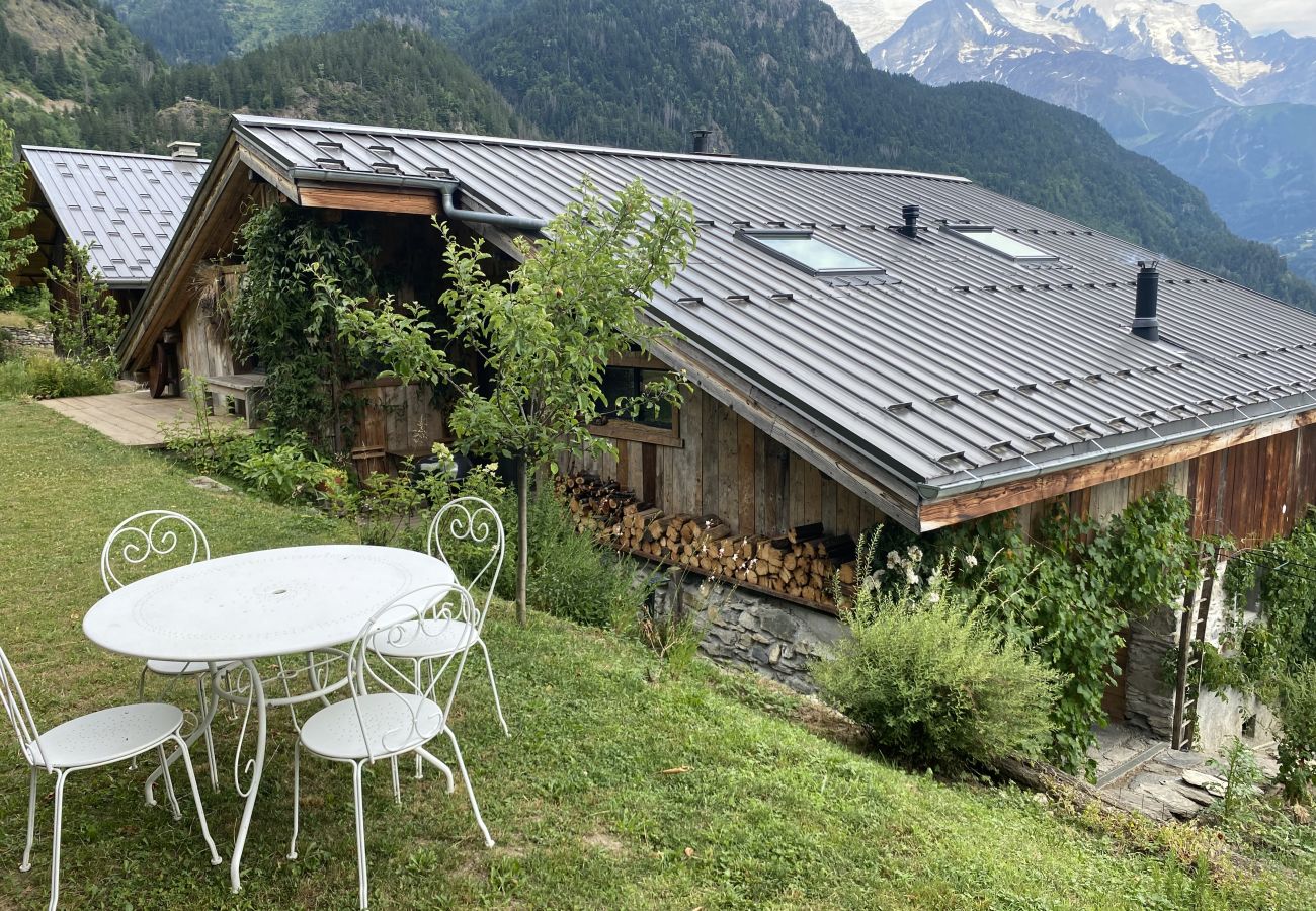 Chalet in Servoz - Le Mont, Calm Retreat 10 mins to Chamonix. Chamonix Holidays