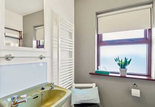 House in Ballyconneely - Flaherty Cottage, Cosy relaxing cottage with views House in Ballyconneely - Flaherty Cottage, Cosy relaxing cottage with views