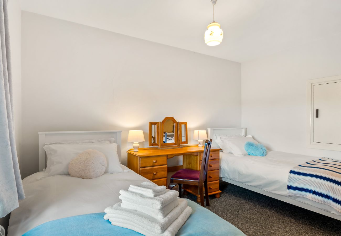 House in Ballyconneely - Flaherty Cottage, Cosy relaxing cottage with views