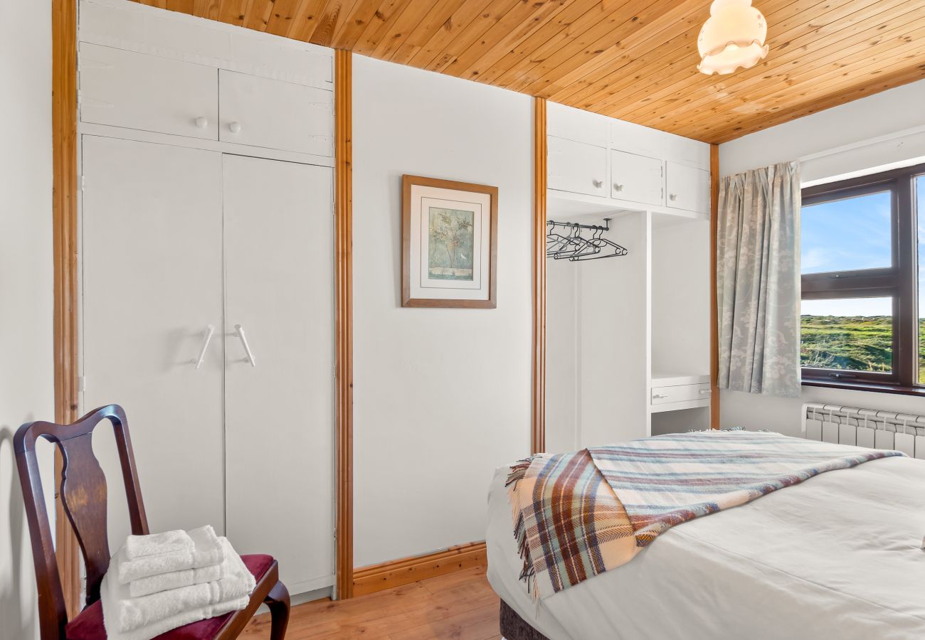 House in Ballyconneely - Flaherty Cottage, Cosy relaxing cottage with views