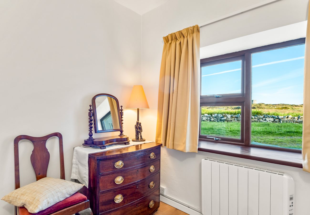 House in Ballyconneely - Flaherty Cottage, Cosy relaxing cottage with views