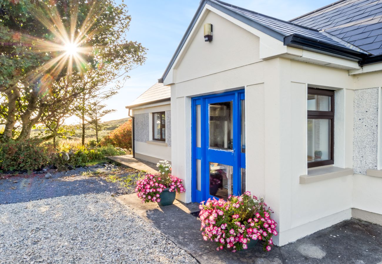 House in Ballyconneely - Flaherty Cottage, Cosy relaxing cottage with views