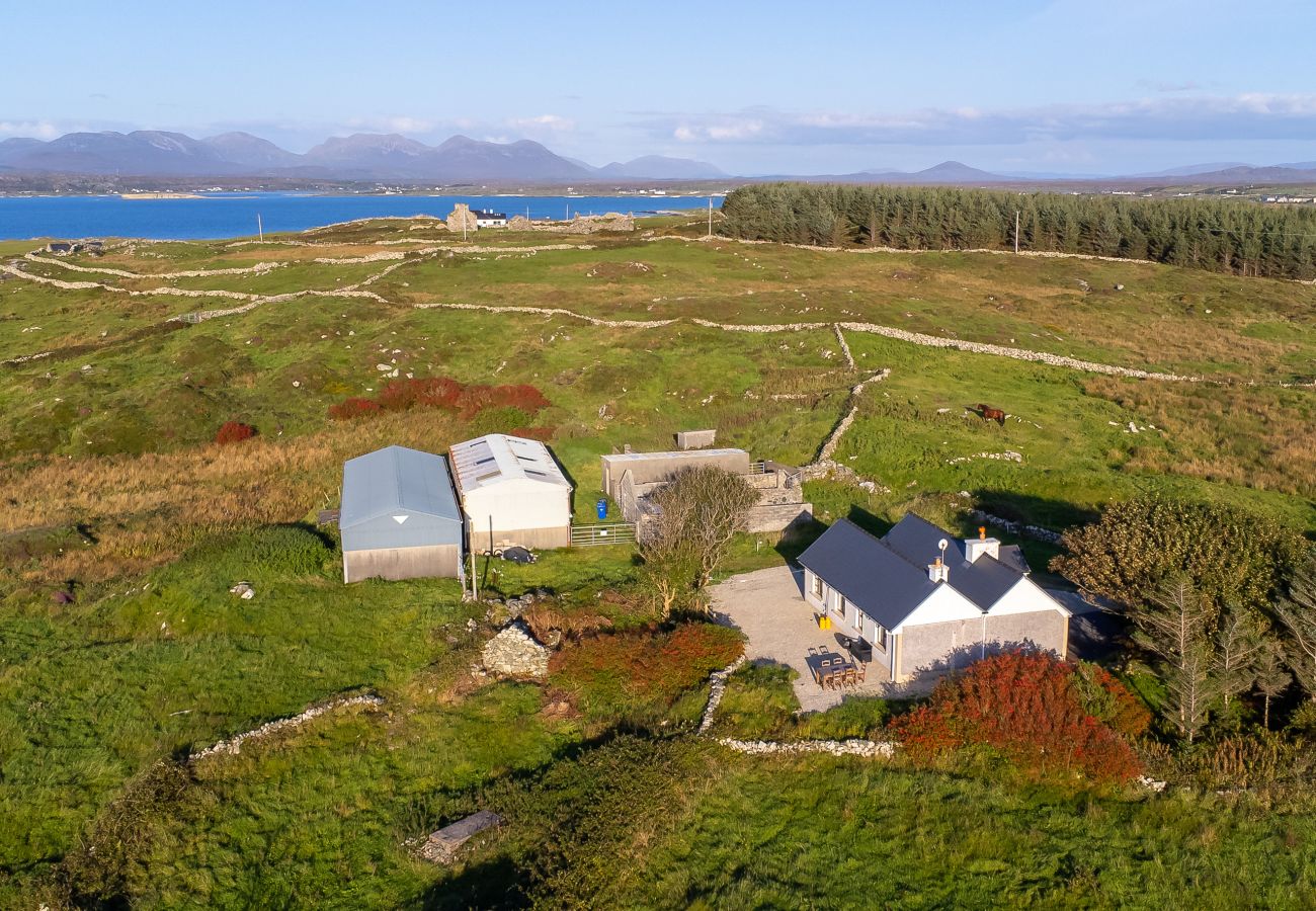 House in Ballyconneely - Flaherty Cottage, Cosy relaxing cottage with views
