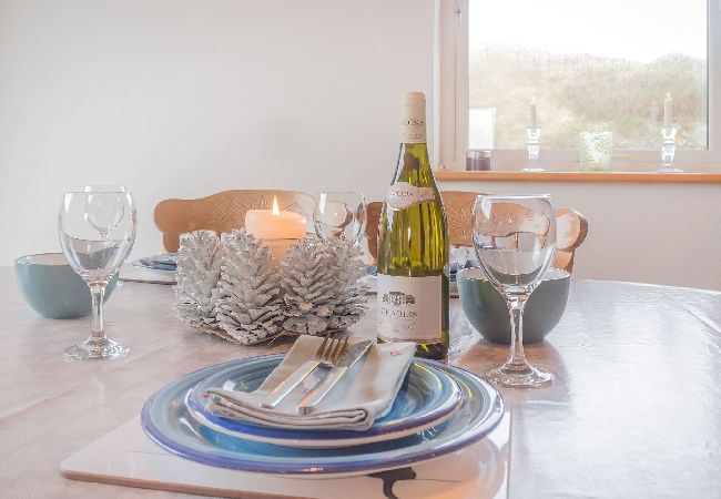 House in Clifden - Errislannan Stone Cottage offers plenty of space and fabulous views.  House in Clifden - Errislannan Stone Cottage offers plenty of space and fabulous views.