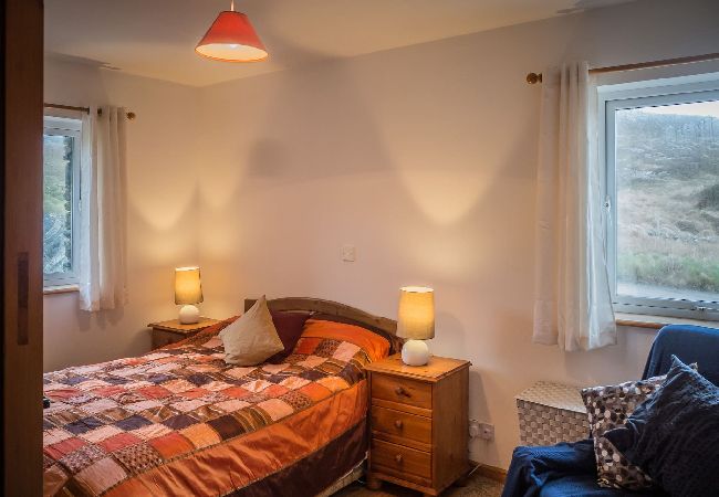 House in Clifden - Errislannan Stone Cottage offers plenty of space and fabulous views.  House in Clifden - Errislannan Stone Cottage offers plenty of space and fabulous views.