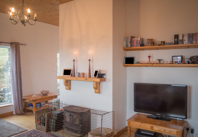 House in Clifden - Errislannan Stone Cottage offers plenty of space and fabulous views.  House in Clifden - Errislannan Stone Cottage offers plenty of space and fabulous views.