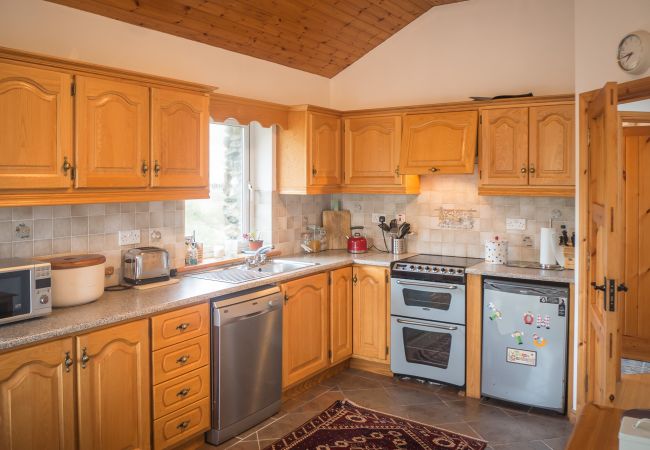 House in Clifden - Errislannan Stone Cottage offers plenty of space and fabulous views.  House in Clifden - Errislannan Stone Cottage offers plenty of space and fabulous views.